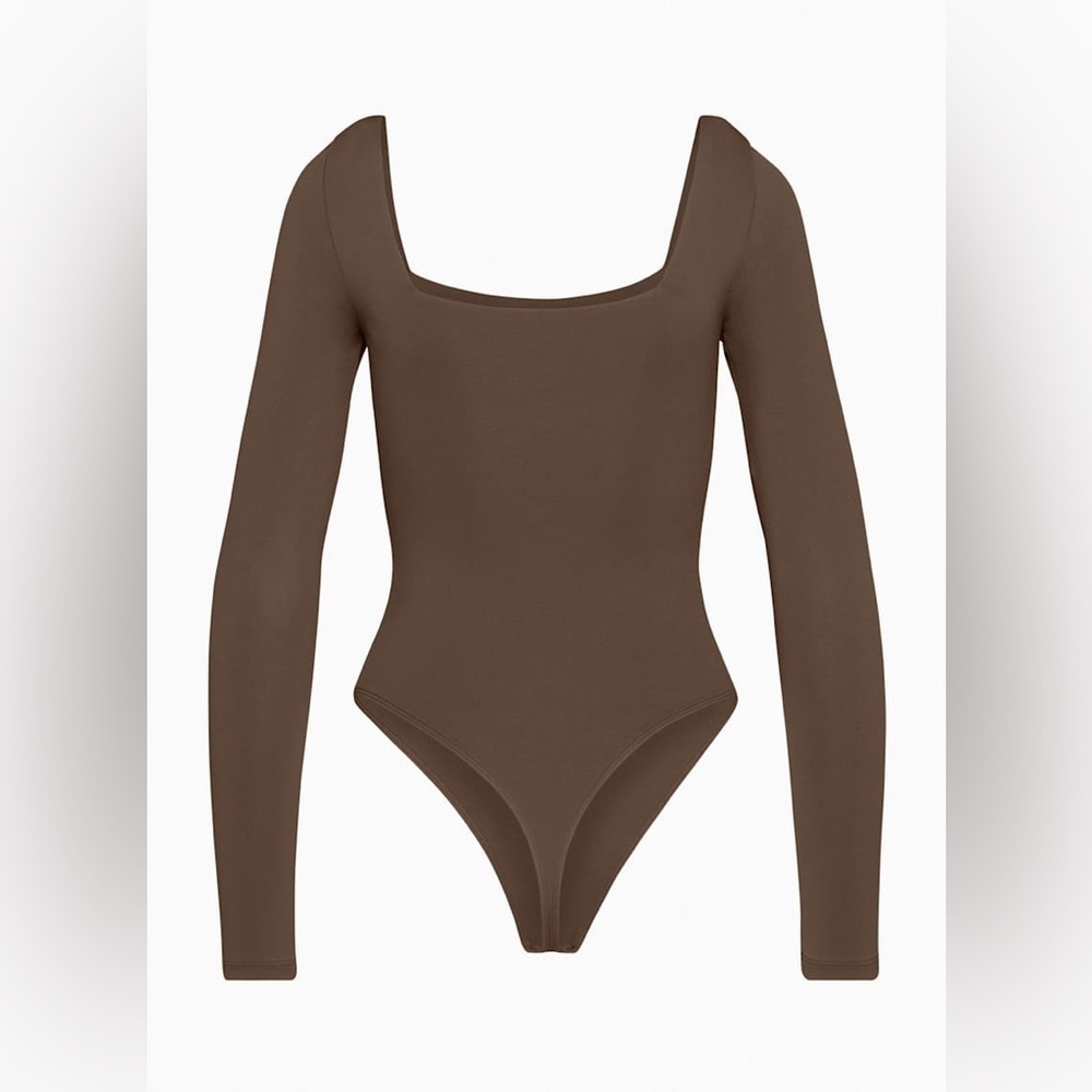 Aritzia Babaton Contour Square Neck Long Sleeve Brown Tan Bodysuit Size XXS - Picture 3 of 11